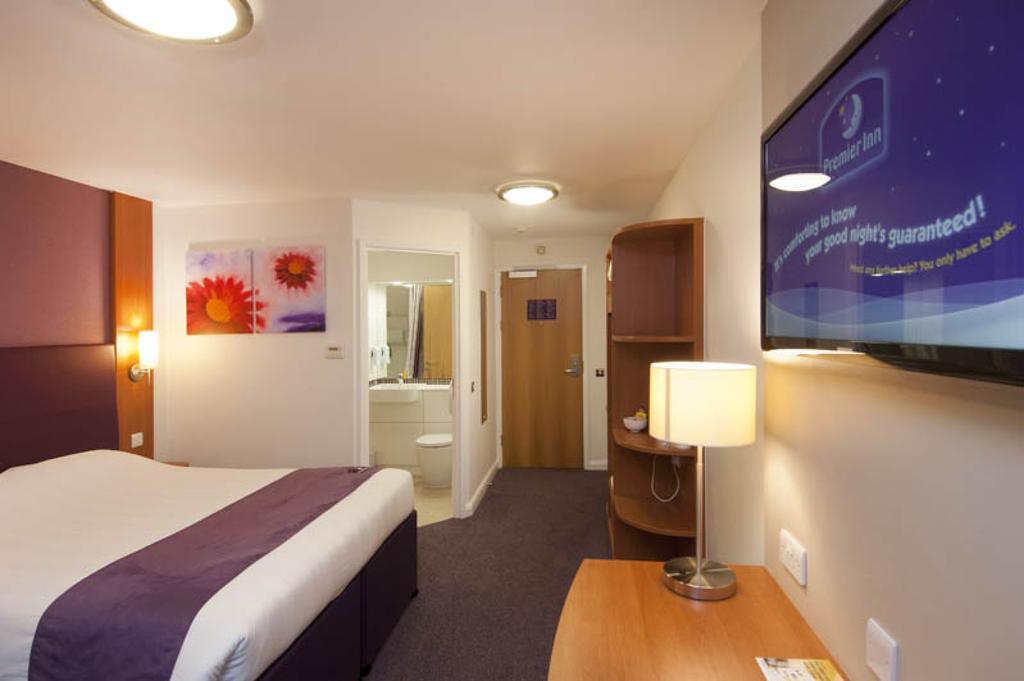 Premier Inn Falkirk Central Camelon Exterior foto